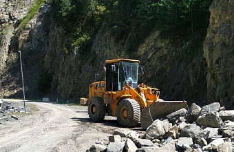 В горной части Дагестана камнепады и разлив реки перекрыли три дороги