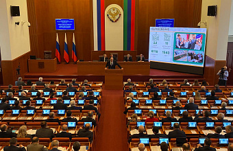 Абдулмуслим Абдулмуслимов: «В прошлом году в республике открыты 22 школы и 11 детских садов»