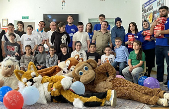 В преддверии Международного дня защиты детей молодогвардейцы Буйнакска посетили Центр для детей с ОВЗ