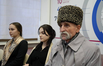 Юсуп Умавов встретился с общественниками и волонтерами в Штабе общественной поддержи РД