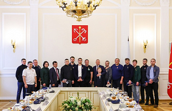 Александр Беглов наградил дагестанцев и других спасателей пассажиров утонувшего автобуса