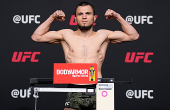 Умар Нурмагомедов и Шара Буллет уложились в вес перед турниром UFC в Абу-Даби