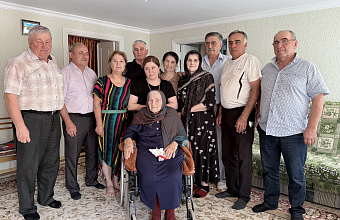 Власти Сергокалинского района поздравили долгожительницу Патимат Гаджиеву с 100-летием