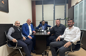 Председатель Общественного совета при МВД по РД встретился с выпускниками-юристами