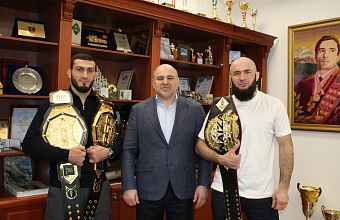 Сажид Сажидов встретился с бойцами Магомедрасулом и Рамазаном Гасановыми