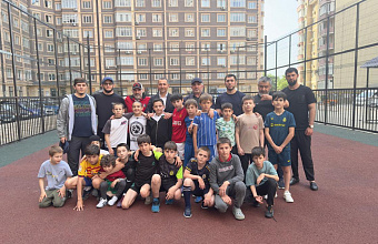 Турнир по мини-футболу к Международному дню соседей проходит в Махачкале