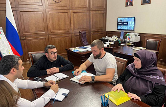 Магомедзагид Кихасуров встретился с матерью погибшего участника СВО