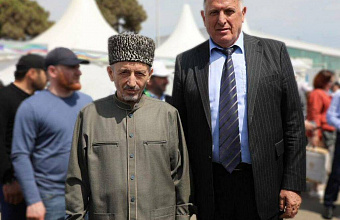 Абдулмуслим Абдулмуслимов поздравил муфтия Дагестана с днем рождения