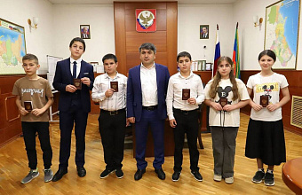 В Табасаранском районе юным гражданам вручили паспорта в рамках проекта «Мы – граждане России»