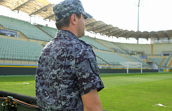 Росгвардия обеспечила безопасность во время футбольного матча Российской премьер-лиги в Дагестане