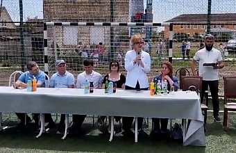 Асият Алиева приняла участие в открытии мини-футбольного поля