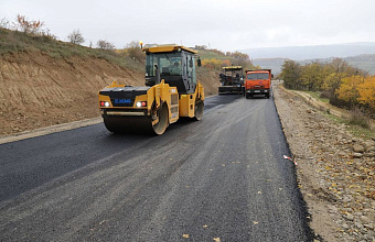 В Табасаранском районе завершают асфальтирование дороги между сёлами Цанак и Бурганкет