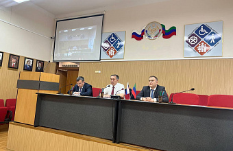 Абдурахман Махмудов провел расширенное совещание с аппаратом и подведомственными учреждениями Минтруда РД