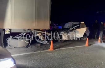 Два человека погибли в ДТП с фурой в Дагестане