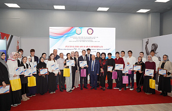 Депутаты Народного Собрания РД наградили победителей олимпиады, посвященной Конституции России