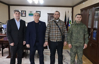 Глава Дербентского района встретился с добровольцем Низами Джафаровым