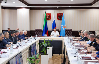 Сергей Меликов в Ситуационном центре МЧС