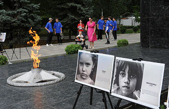 «Чужих детей не бывает»: в Махачкале почтили память юных жертв войны в Донбассе
