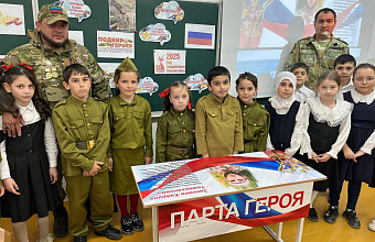 В школе Хасавюрта открыли парту-героя погибшему участнику СВО