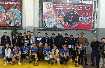 Турнир по волейболу памяти героя СВО Аллаудина Бабаева прошел в Сулейман-Стальском районе