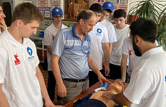 Энергетики «Дагэнерго» обучили стройотрядовцев правилам охраны труда