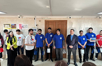 Волонтеры филиала ДГУ в Дербенте навестили детей, прибывших из Белгородской области