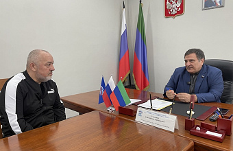 Депутат Сайгидпаша Умаханов провел личный прием граждан на площадке «Единой России»