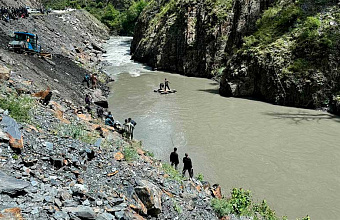 В Цунтинском районе продолжаются поиски водителя упавшего в реку автомобиля