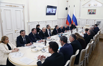 Сергей Меликов провел совещание по актуальным вопросам с руководителями органов власти