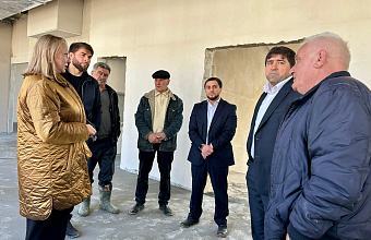 Ход строительства школы в микрорайоне «Ветеран» проверили депутаты Советского района столицы