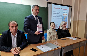 Урок по основам Конституции провел депутат Хиби Алиев