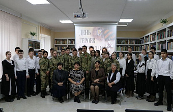 Росгвардейцы провели урок мужества «О героях наших времен» для школьников Кизляра