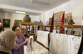 В Карабудахкентском районе открылась выставка «Красота в узоре»