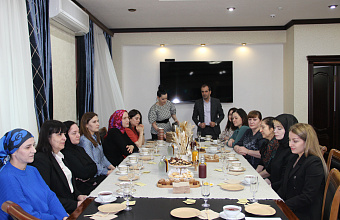 Магомед Исаев встретился с работницами Соцфонда России по РД, чьи родственники служат в зоне СВО