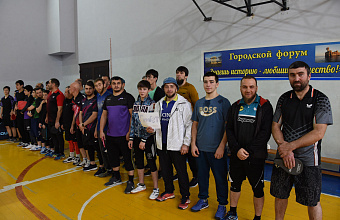 В Каспийске проходит чемпионат по теннису, посвящённый 30-летию парламента Дагестана