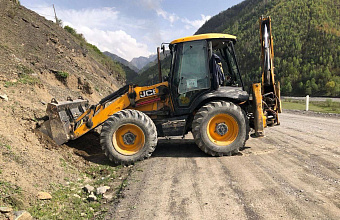 Обвал скалы перекрыл дорогу в Агульском районе Дагестана