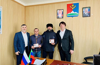 В Новолакском районе военнослужащим вручили медали, посвященные 25-летию разгрома международных бандформирований