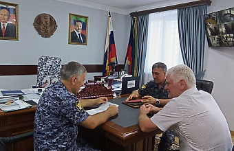 Глава Кизилюртовского района встретился с руководством Колонии-поселения № 9