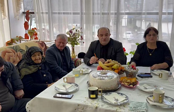 Встреча с матерью Героя России Эседуллы Абачева состоялась в Хивском районе