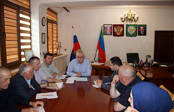 И. о. главы Ахвахского района провел совещание по вопросу погашения задолженности по налогам физических лиц