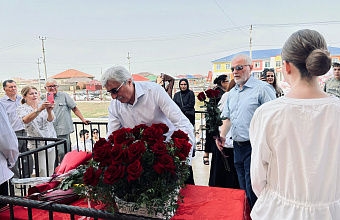 В Новолакском районе открыли мемориальную доску первому учителю Тухчарской школы