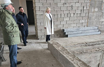 Елена Павлюченко проинспектировала ход строительства школы и детсада в Дербенте