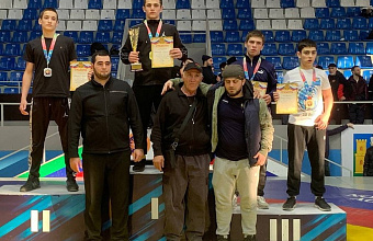 Свыше 400 борцов выступили на Первенстве Дагестана в Хасавюрте