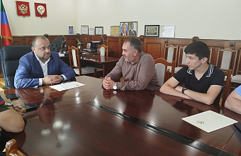 В администрации города Буйнакска прошла встреча главы муниципалитета с участником СВО
