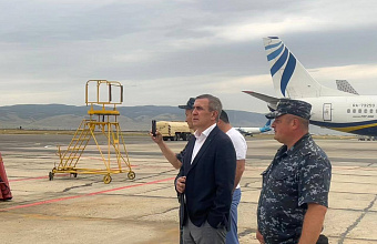 Спецборт перевез трех сотрудников правоохранительных органов, раненных в ходе терактов, из Махачкалы в Москву