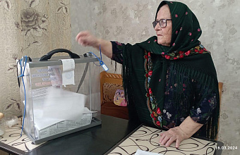 В Новолакском районе на выборах Президента РФ проголосовала старейшая жительница села Новолакское