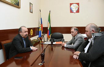 Камил Давдиев и Валерий Газзаев обсудили подготовку управленческих кадров из числа участников СВО