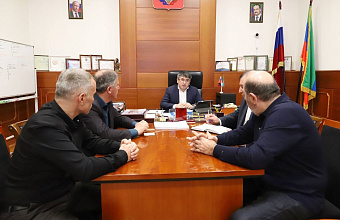 Глава Табасаранского района рассмотрел более 20 обращений в рамках приема граждан