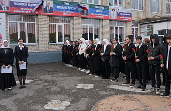 Мемориальную плиту в честь погибшего участника СВО Мустафы Товсултанова открыли в Хасавюрте