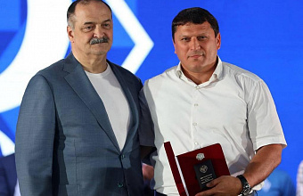 Сергей Меликов поздравил легенду дагестанского футбола Будуна Будунова с 50-летием